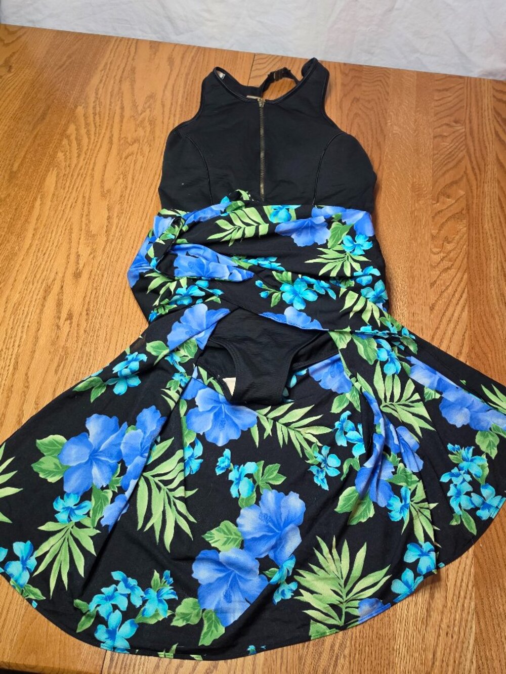 It Figures One Piece Swim suit Tummy Thinner Zipper with wrap W size 14 blk